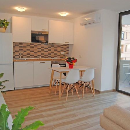 Recently Refurbished Apartment With Sea Views. 푸엔히롤라 외부 사진