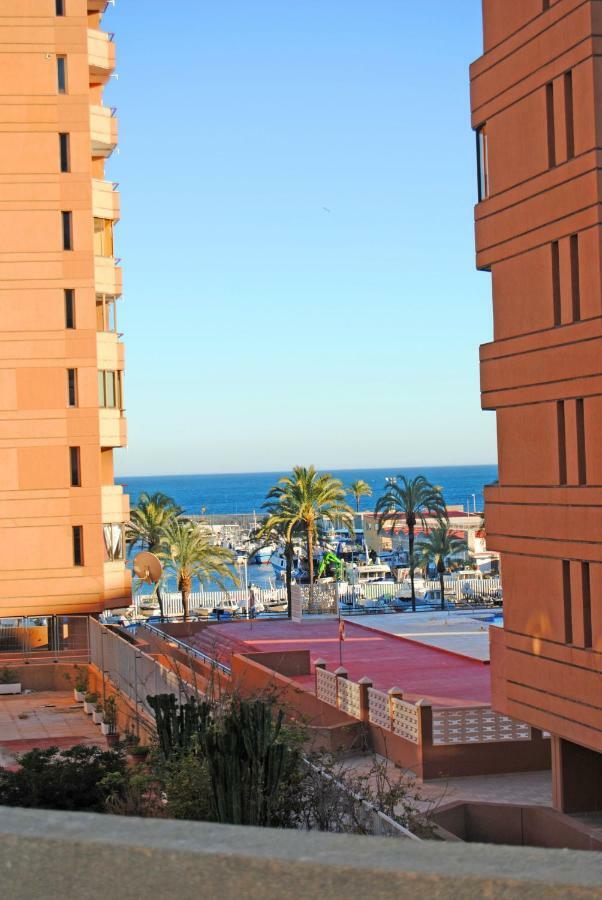 Recently Refurbished Apartment With Sea Views. 푸엔히롤라 외부 사진