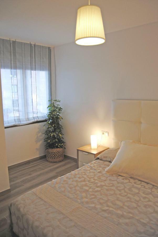 Recently Refurbished Apartment With Sea Views. 푸엔히롤라 외부 사진