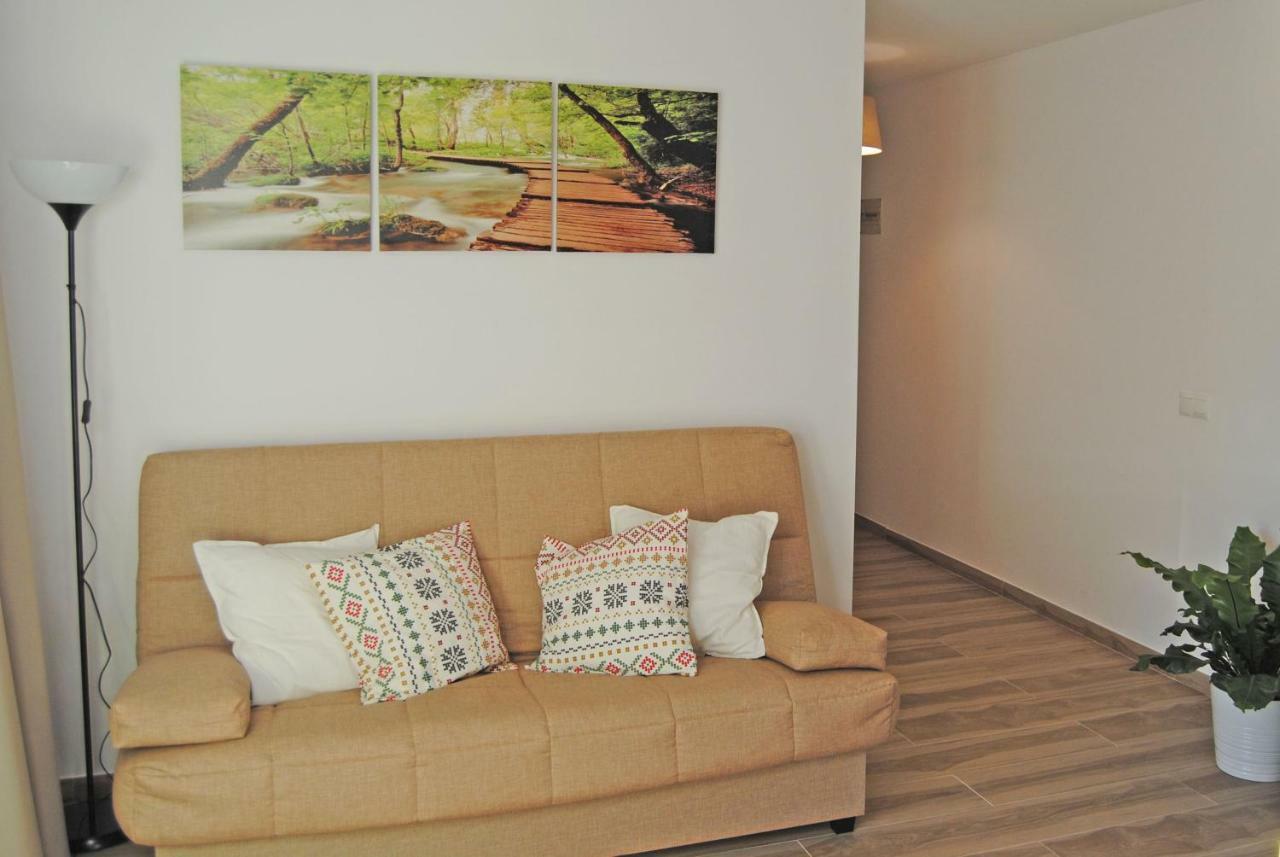 Recently Refurbished Apartment With Sea Views. 푸엔히롤라 외부 사진