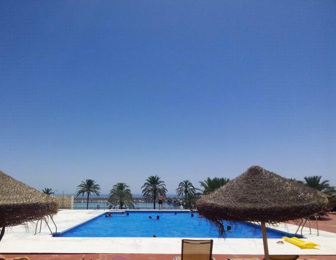Recently Refurbished Apartment With Sea Views. 푸엔히롤라 외부 사진