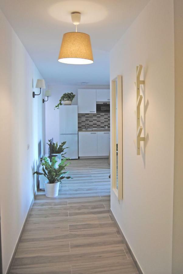 Recently Refurbished Apartment With Sea Views. 푸엔히롤라 외부 사진